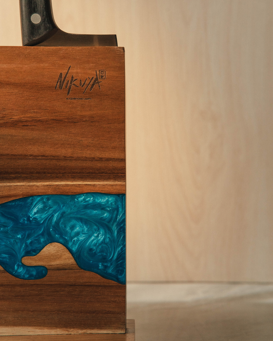 Nikuya Nagare Magnetic Knife Block
